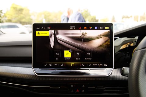 Volkswagen Golf BLACK EDITION TSI 28