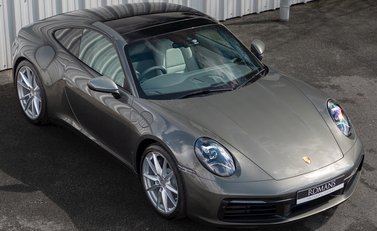 Porsche 911 Carrera (992) 8