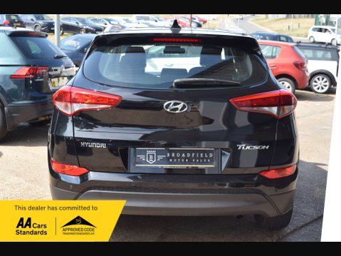 Hyundai TUCSON 1.7 Tucson SE Nav Blue Drive 2WD CRDi Semi-Auto 5dr 4