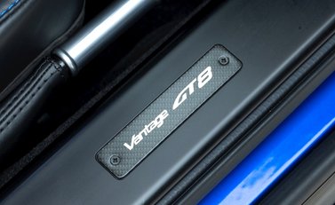 Aston Martin Vantage GT8 18
