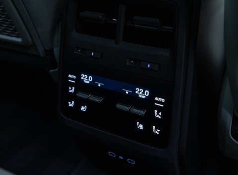 Porsche Macan 4 Electric 28