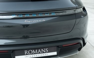 Porsche Taycan 4S Cross Turismo 30