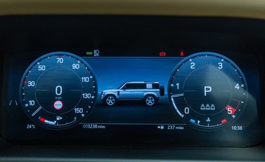 Land Rover Defender 110 D250 X-DYNAMIC HSE 22