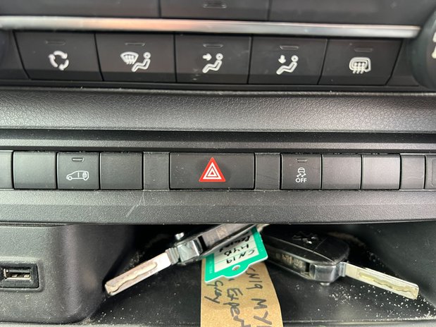 Peugeot Expert MWB L2H1 (SOLD) Low Roof Professional 3100 Air Con Sensors Cam EURO 6 NO VA 33