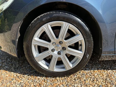 Volvo V40 2.0 D3 Inscription Auto Euro 6 (s/s) 5dr 13