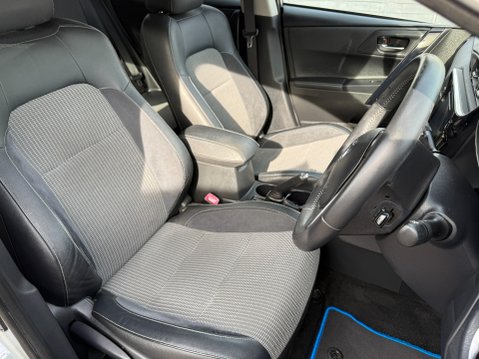 Toyota Auris VVT-I EXCEL HYBRID AUTO 10
