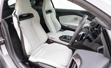 Audi R8 V10 Performance Carbon Black 9