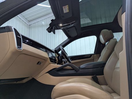 Porsche Cayenne 3.0 Cayenne V6 Auto 4WD 5dr 53