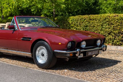 Aston Martin V8 Volante EFi 13