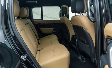 Land Rover Defender 110 D250 X-DYNAMIC HSE 18