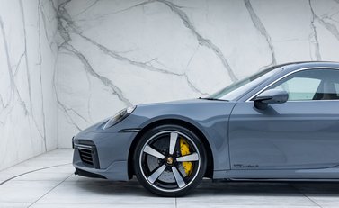 Porsche 911 Turbo S (992) 33