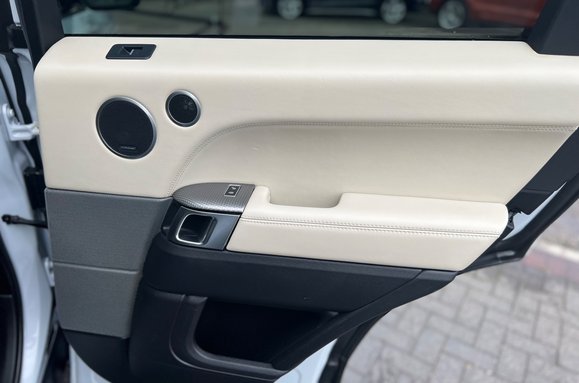 Land Rover Range Rover Sport 3.0 SDV6 AUTOBIOGRAPHY DYNAMIC AUTO 28