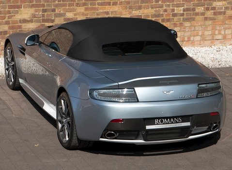 Aston Martin V12 Vantage S Roadster 10