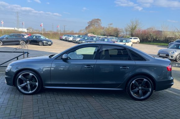 Audi A4 3.0 TDI QUATTRO BLACK EDITION AUTO 10