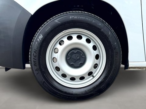 Peugeot Partner 800 100kW 50kWh Professional Premium + Van Auto 14