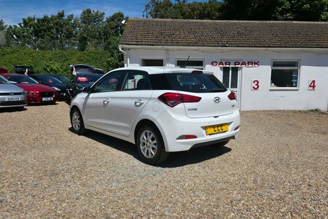 Hyundai i20 MPI SE.AUTOMATIC..1 PREVIOUS OWNER,18 STAMPS,AIR CON,LAST OWNER  9 YEARS. 9