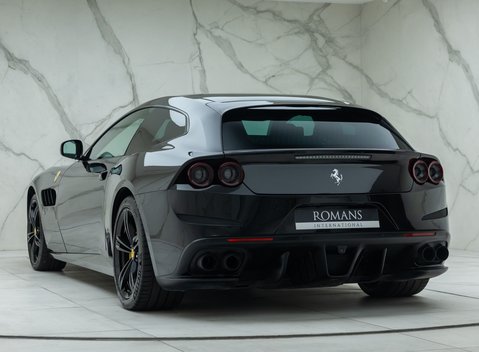 Ferrari GTC4 Lusso V12 10