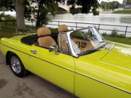 MG B ROADSTER 13