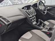 Ford Focus ZETEC NAVIGATOR TDCI 19