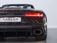 Audi R8 5.2 FSI V10 Spyder 2dr Petrol S Tronic quattro Euro 6 (s/s) (570 ps) 40