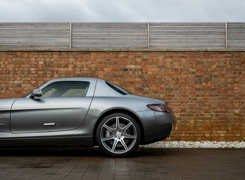 Mercedes-Benz SLS AMG 25