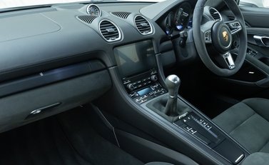 Porsche 718 Cayman GTS 4.0 14
