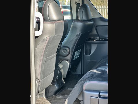 Toyota Vellfire Golden Eyes II Edition 29