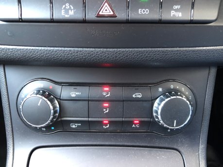 Mercedes-Benz B Class B180 BLUEEFFICIENCY SE automatic petrol just 65,000m, 1 owner, ULEZ 29