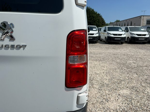 Peugeot Expert Crew Cab (SOLD) MWB L2H1 Low Roof Professional 3100 Air Con Alloys Sensors 21