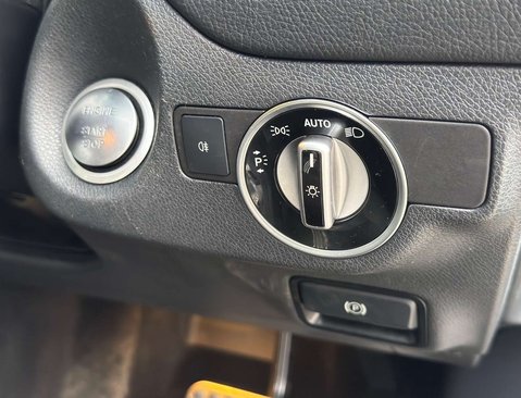 Mercedes-Benz CLA Class 2.1 CLA 220 WhiteArt D Auto 5dr 44