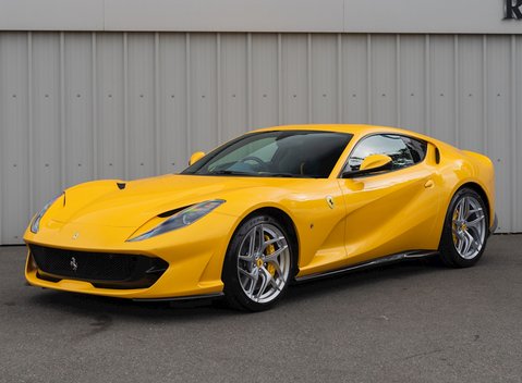 Ferrari 812 Superfast 6