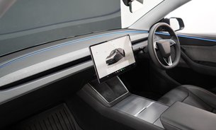 Tesla Model Y RWD Standard Range GROK AI Rear Screen Heated & Vented Seats VATQ 13