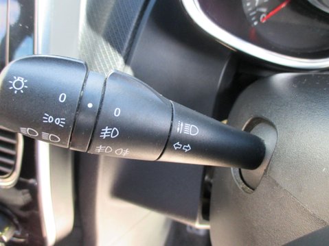 Renault Clio 0.9 TCe Play Euro 6 (s/s) 5dr 36