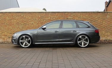 Audi RS4 Avant 8