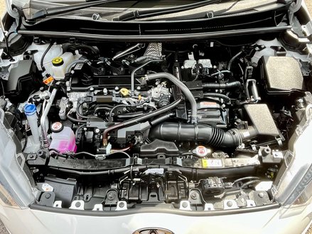 Toyota Yaris ICON HEV CVT 