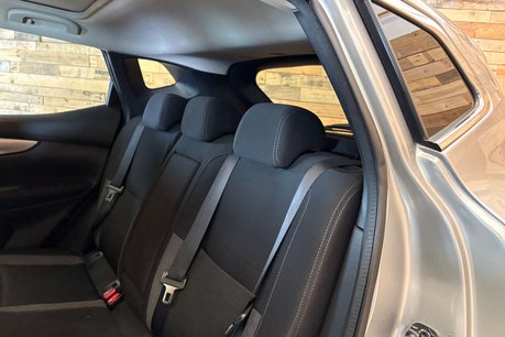 Nissan Qashqai 1.2 DIG-T N-Connecta SUV 5dr Petrol Manual Euro 6 (s/s) (115 ps) 36