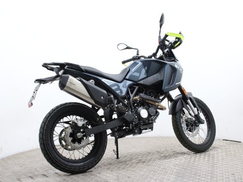 Benelli BKX 125 4