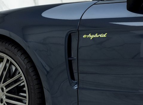 Porsche Panamera Turbo S E-Hybrid Sport Turismo 25