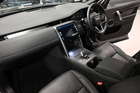 Land Rover Discovery Sport 2.0 Discovery Sport Dynamic SE D MHEV Auto 4WD 5dr 32