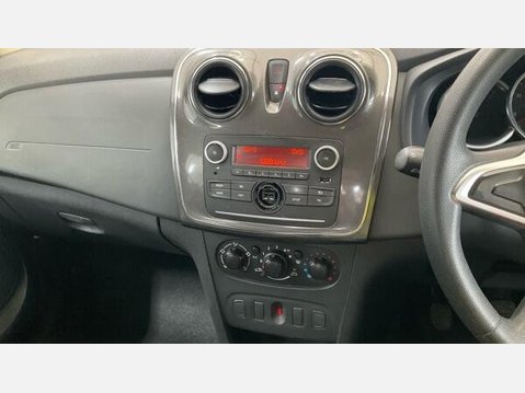 Dacia Sandero Stepway 0.9 TCe Essential Euro 6 (s/s) 5dr 9