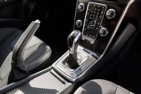 Volvo V40 T2 MOMENTUM NAV PLUS 25
