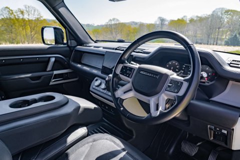 Land Rover Defender 110 Hard Top X-Dynamic HSE 11