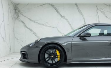 Porsche 911 Carrera GTS (992) 40
