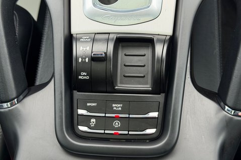 Porsche Cayenne D V6 TIPTRONIC S - REAR ENTERTAINMENT -PDLS -PAN ROOF -CAMERA -£17K EXTRAS 48