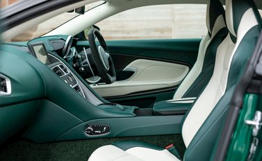 Aston Martin DBS Superleggera 14