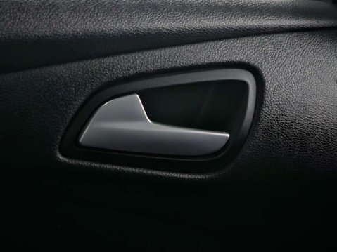 Ford Focus 1.0 Titanium 5dr 31