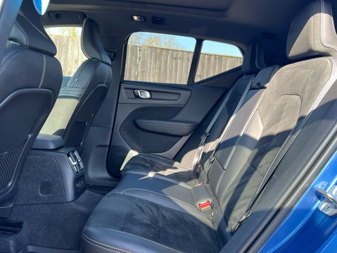 Volvo XC40 RECHARGE T5 R-DESIGN 9