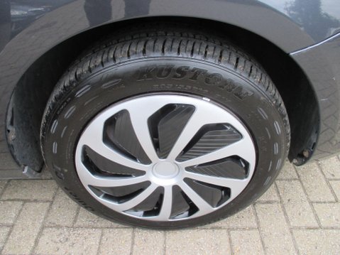 Ford Focus 1.6 Style 5dr 11