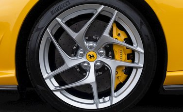 Ferrari 812 Superfast 10