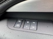 Land Rover Discovery 3.0 Discovery Dynamic HSE D MHEV Automatic 4WD 5dr 28